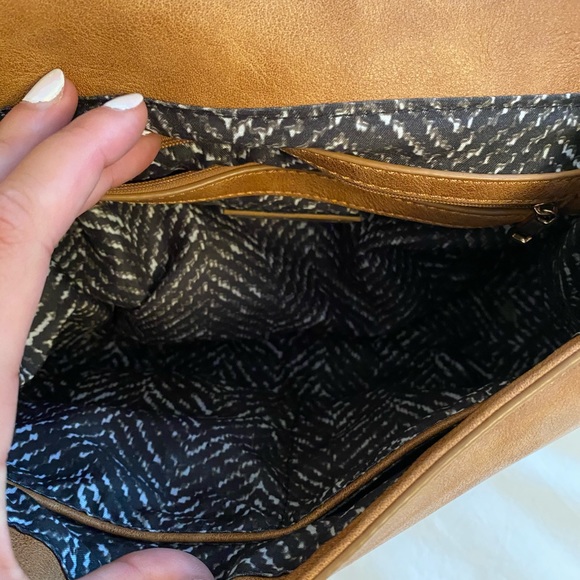 Vegan Crossbody - Picture 5 of 5